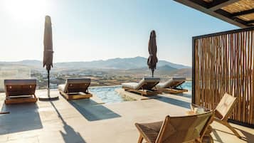 Premium Suite with Panoramic View & Shared Heated Pool | Eksteriør