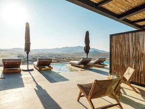 Premium Suite with Panoramic View & Shared Heated Pool | 外观