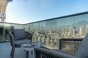 Terrace/patio - Prestige 1BR Full Iconic Burj View (Dubai)