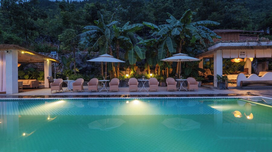 Wanfenglin Half Mountain View Hotel