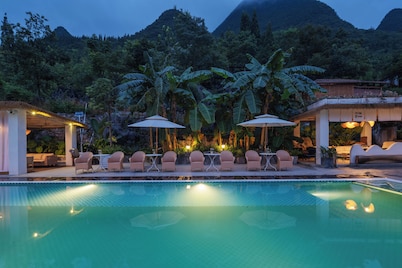 Wanfenglin Half Mountain View Hotel
