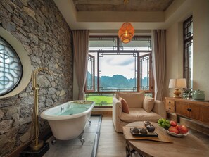 Deluxe Double Room, Garden View | Bathroom | Free toiletries, hair dryer, slippers, towels - Wanfenglin Half Mountain View Hotel (Qianxinan Buyei and Miao)