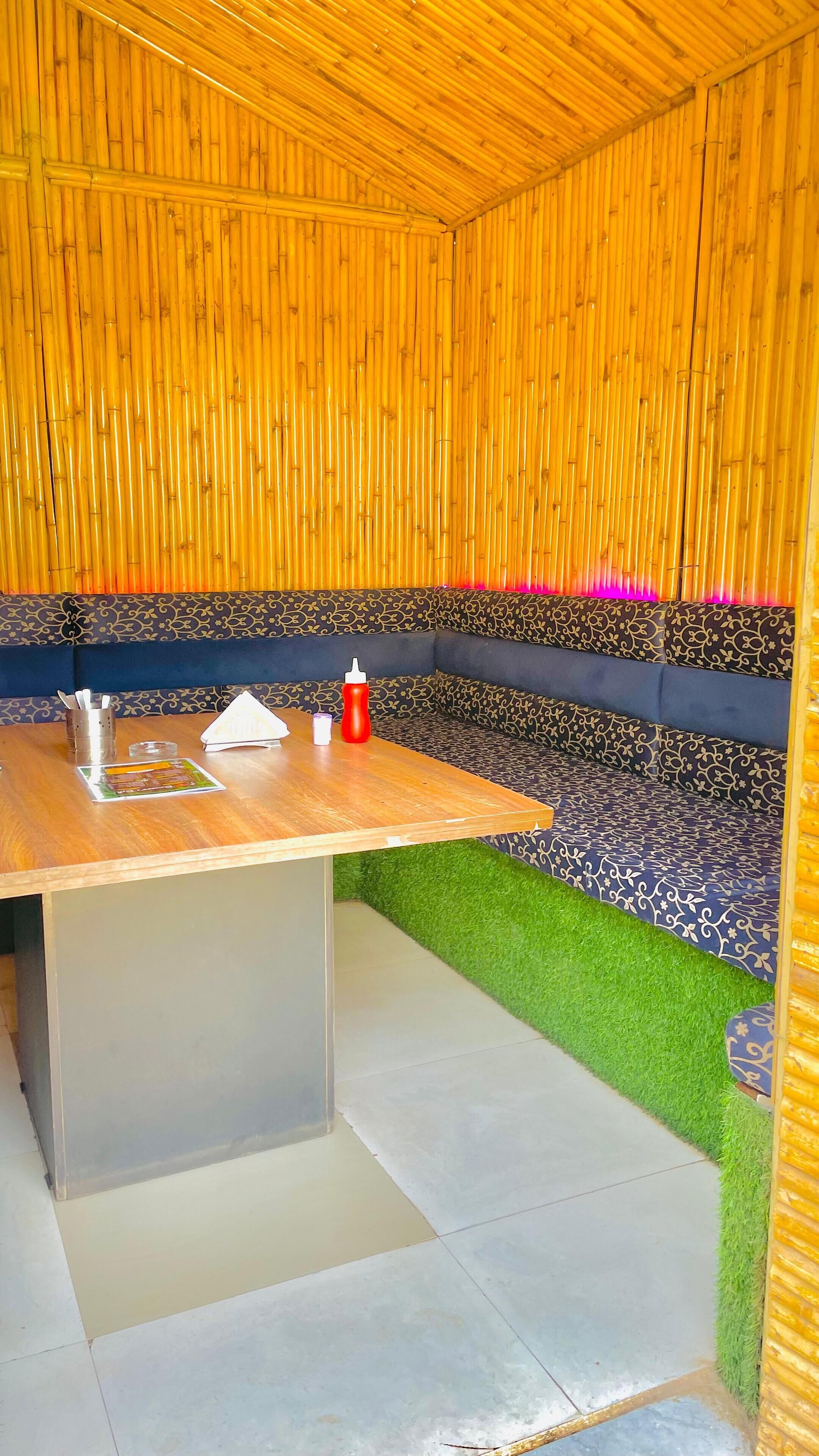 Tempat makan outdoor