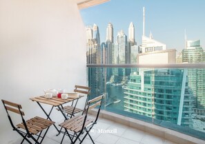 Balcony - Manzil-1BR near Marina Mall & JBR (Dubai)