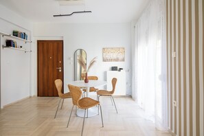 Apartment, 2 Bedrooms, Balcony, City View | In-room dining