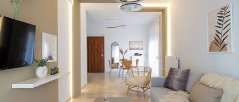 Appartement, 2 chambres, balcon, vue ville | Salle de séjour | TV connectée de 46 pouces avec chaînes numériques, services de streaming