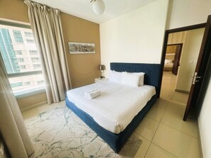 Departamento, balcón, vista a la ciudad | 2 habitaciones, insonorización y tabla de planchar con plancha 