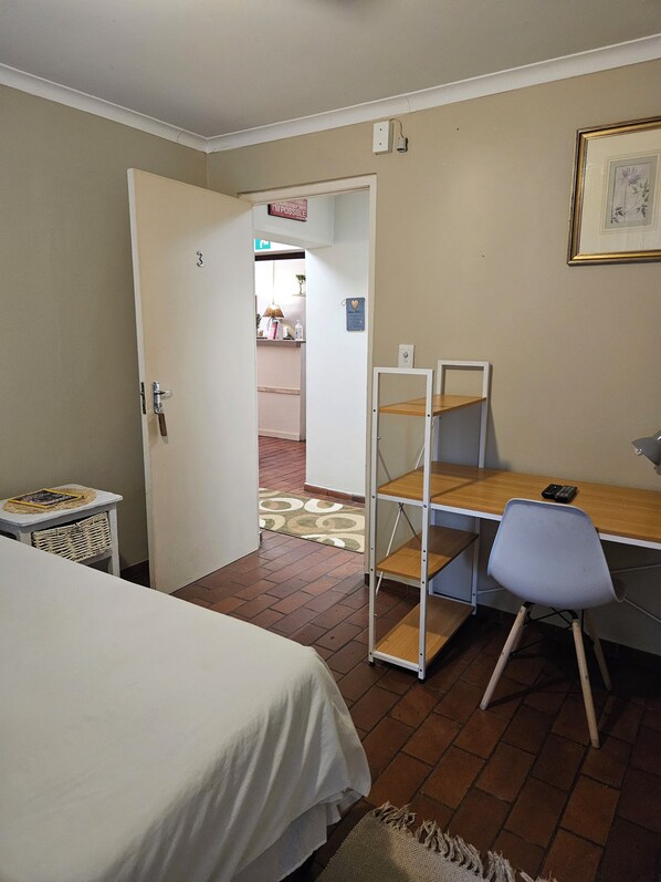 Classic Double Room | WiFi (free) - Birchway's Backpackers (Pretoria)