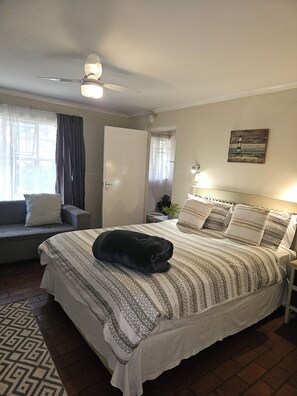Classic Double Room | Free WiFi - Birchway's Backpackers  (Pretoria)