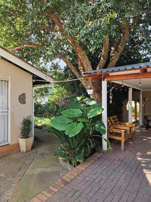 Property grounds - Birchway's Backpackers  (Pretoria)