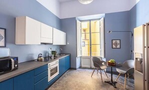 Réfrigérateur, micro-ondes, four, lave-vaisselle