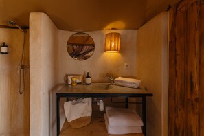 Premium tent, uitzicht op bergen | 1 slaapkamer, een kluis op de kamer, gratis wifi