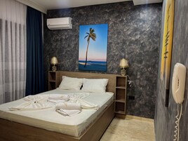 Ropa de cama de alta calidad, colchones con efecto memoria y minibar 