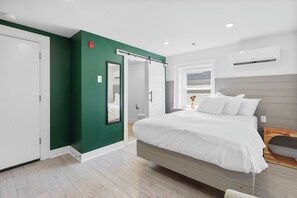 Suite – comfort, 1 queensize-seng, byutsikt | 1 soverom, sengetøy av topp kvalitet og skrivebord