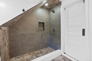 Luxury Suite, 1 Queen Bed, City View | Bathroom | Shower, hair dryer, towels, soap - Extended Stay Comfy Suites FT (Philadelphia)