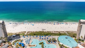 Una spiaggia nelle vicinanze