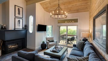 TV, fireplace