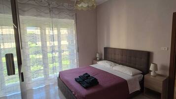 1 Schlafzimmer, Reisekinderbett, kostenloses WLAN, Bettwäsche