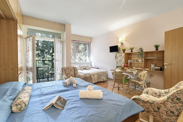 Family Studio, Mountain View (Sonia Studio-Pool&Balcony near) | Free WiFi, bed sheets