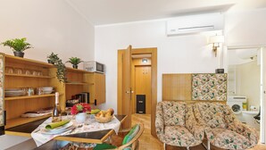 Family Studio, Balcony, Mountain View (Sonia Studio-Pool&Balcony near) | Interior - Sonia Sweet Love With Shared Pool (Gardone Riviera)