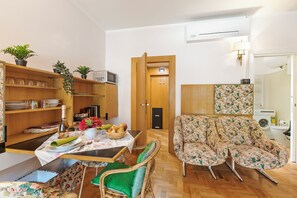 Familjestudio - utsikt mot bergen (Sonia Studio-Pool&Balcony near) | Interiör