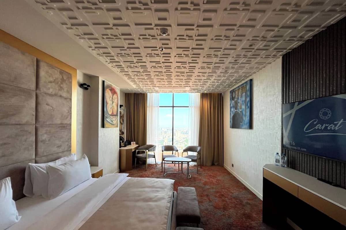 Comfort Double Room | In-room safe, iron/ironing board, free WiFi