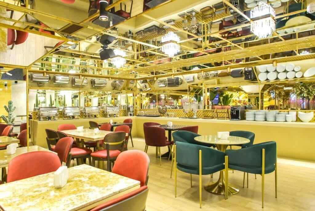 Desayuno continental diario (USD 20 por persona)