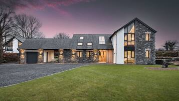 House | 5 bedrooms, Internet