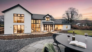 House | 5 bedrooms, Internet