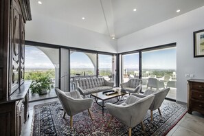 Hus | 5 sovrum och skrivbord