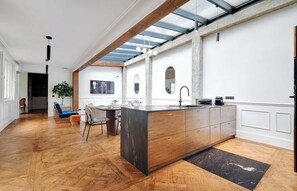 Interior - A PERFECT BLEND OF CLASSIC ELEGANCE & MODERN COMFORT NEXT TO LUXEMBOURG GARDEN (Paris)