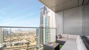 Luxury-Apartment, Balkon, Stadtblick | Balkon
