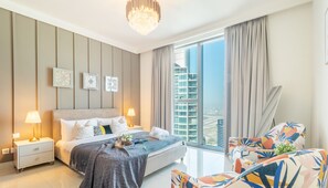 Luxury-Apartment, Balkon, Stadtblick | 3 Schlafzimmer, Bügeleisen/Bügelbrett, kostenloses WLAN