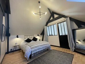 2 bedrooms, iron/ironing board, travel crib, free WiFi