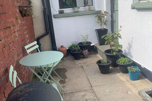 Outdoor dining - Sleeps 7 Home Blackpool W/free Parking, Bbq, Wifi (Blackpool)