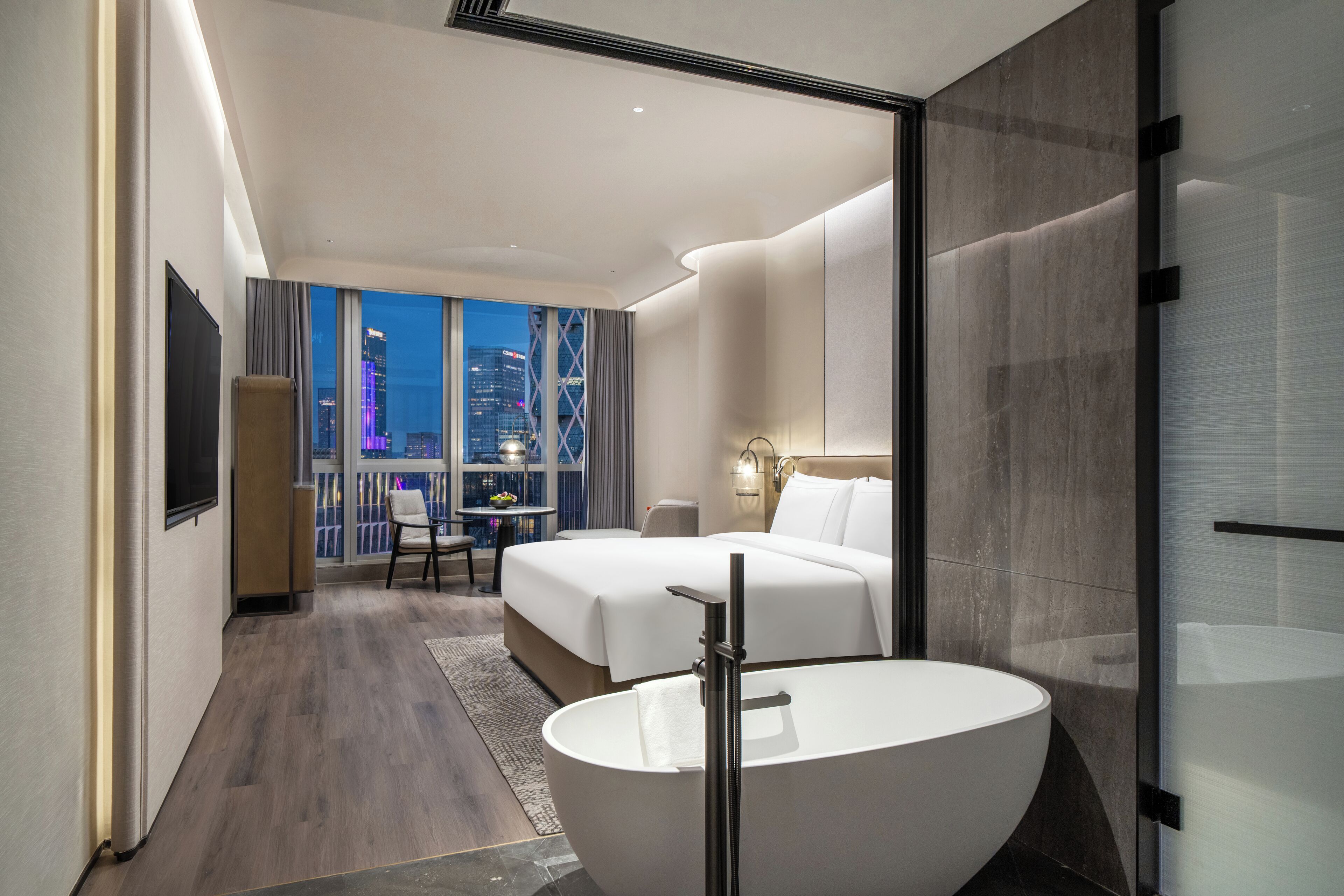 Executive Double Room, City View | Bathroom | Shower, rainfall showerhead, free toiletries, hair dryer