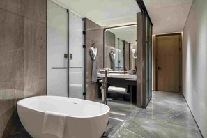 Shower, rainfall showerhead, free toiletries, hair dryer - UrCove by HYATT Shenzhen Bay Mixc (Shenzhen)
