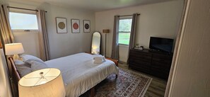 3 室のベッドルーム、アイロン / アイロン台、WiFi (無料)、ベッドシーツ