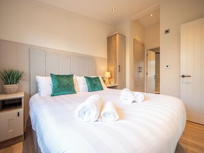 3 makuuhuonetta, silitysrauta/-lauta, ilmainen Wi-Fi, vuodevaatteet