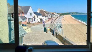 A coastal town with a sandy beach and thatched-roof houses. - ​Beachfront Cottage with Sea Views & Coastal Walks​ (Torcross)