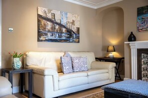 Smart TV, chimenea y reproductor de DVD 