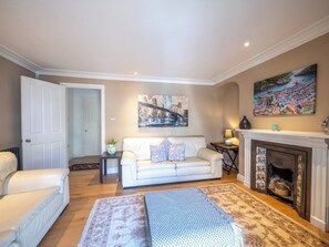 TV connectée, cheminée, lecteur de DVD