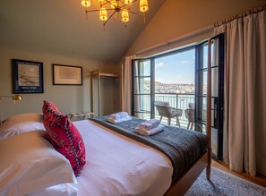 3 slaapkamers, een strijkplank/strijkijzer, gratis wifi, beddengoed