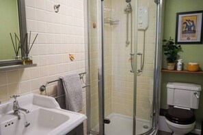 Sèche-cheveux, serviettes fournies