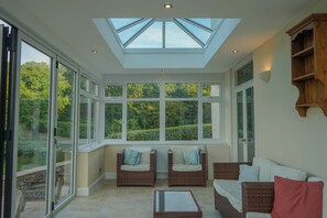 Smart TV, fireplace, DVD player - 18th-Century Farmhouse with Countryside Views (Blackawton)