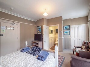 1 chambre, fer et planche à repasser, Wi-Fi gratuit, draps fournis