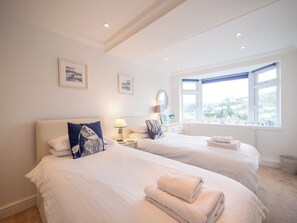 2 bedrooms, iron/ironing board, bed sheets - Riverside Apartment with Stunning River Dart View (Dartmouth)
