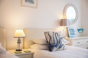 2 bedrooms, iron/ironing board, bed sheets
