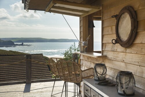 Seafront Beach House with Panoramic Views
