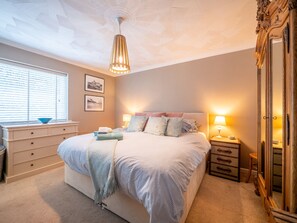 4 chambres, fer et planche à repasser, lit parapluie, Wi-Fi gratuit